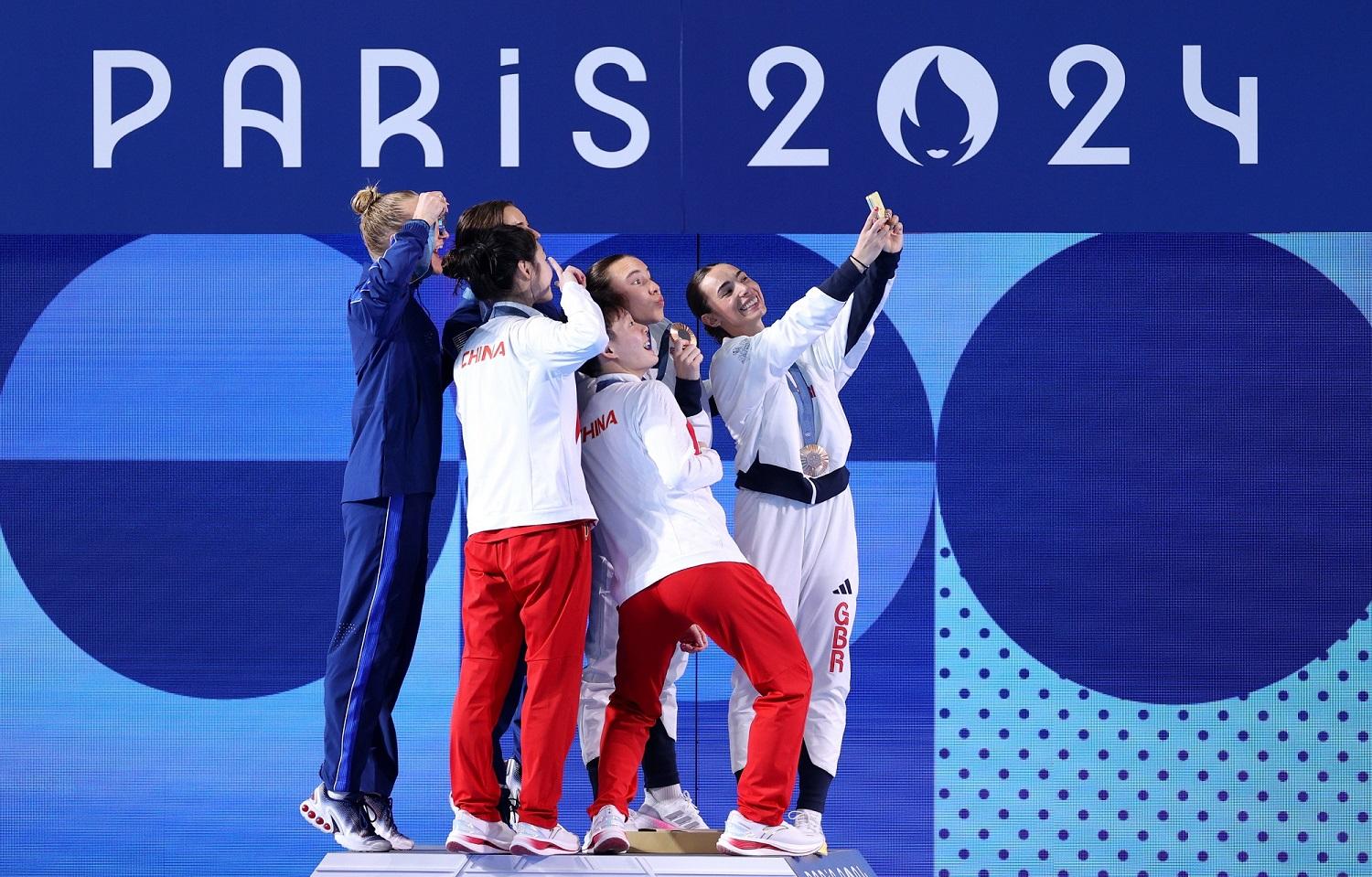 Samsung Tunjukan Kemampuan Galaxy Z Flip6 Olympic Edition dalam Olimpiade Paris 2024