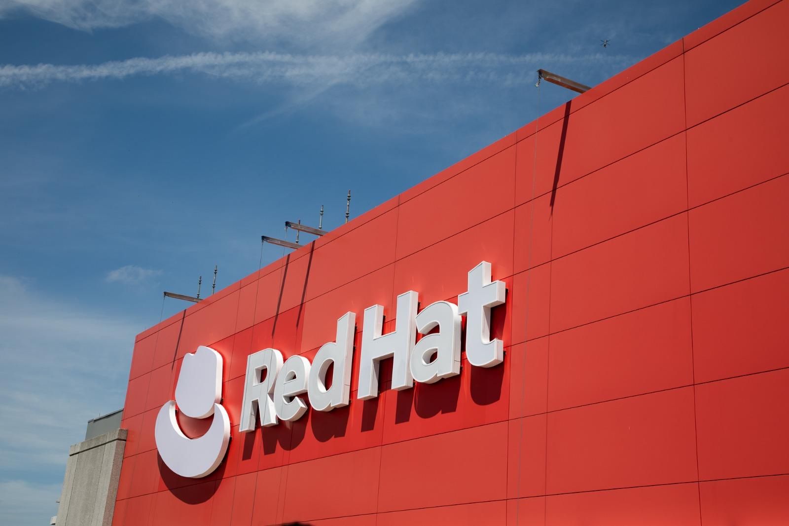 BNI Sabet Red Hat Awards 2024 Kategori Digital Transformation and Hybrid Cloud Infrastructure